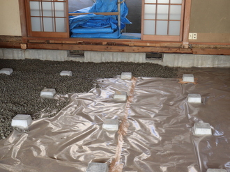 砂利敷き →